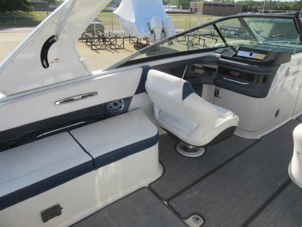 Used 2021 Chaparral Power Boat for sale